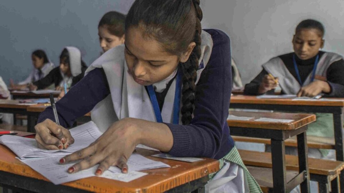 School Reopen: सोमवार से UP में कहां खुलने जा रहे हैं स्कूल, टाइमिंग को लेकर आई बड़ी खबर UP Tak