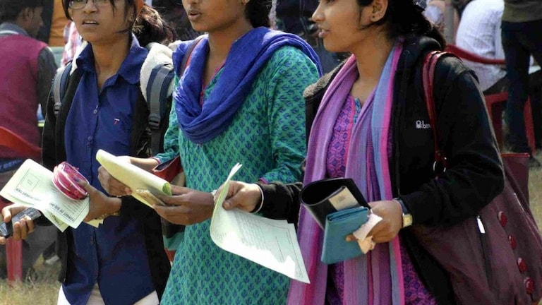 खुशखबरी! महिलाओं को योगी सरकार जल्द देगी नौकरी का तोहफा, 52000 पदों पर होगी भर्ती UP Tak