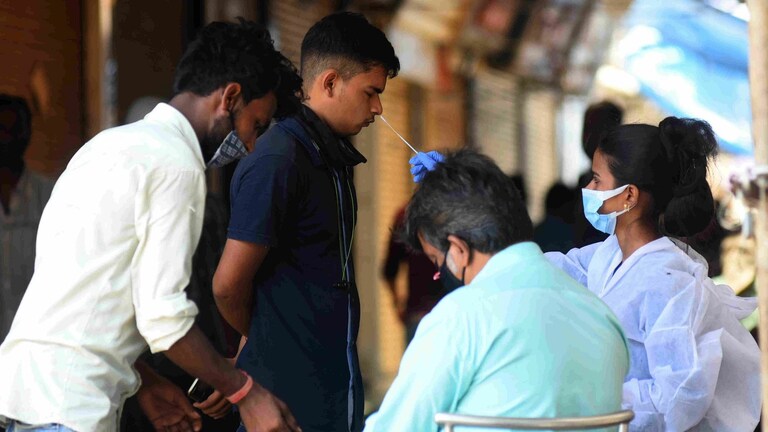 COVID-19: यूपी में तेजी से बढ़ रहे कोरोना के मामले, 24 घंटे में 18,554 नए केस सामने आए UP Tak