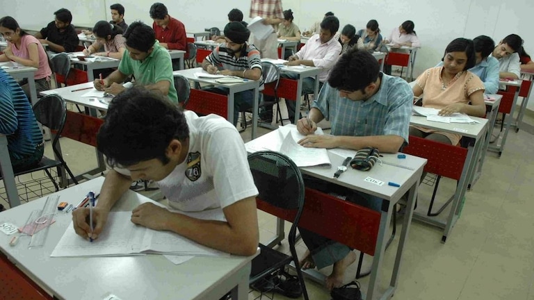 यूपी PCS के 250 पदों के लिए 6 लाख से अधिक आवेदन, 12 जून की परीक्षा के लिए एडमिट कार्ड जारी UP Tak