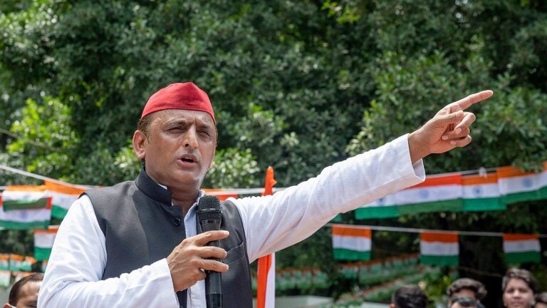 लखीमपुर खीरी हिंसा में मृतकों के परिजनों से मिलने के लिए निकले अखिलेश, जानें क्या कहा UP Tak