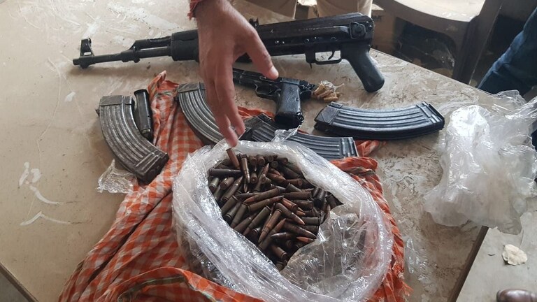 भदोही: पूर्व विधायक विजय मिश्रा के पेट्रोल पंप से AK47, 9MM पिस्टल और कारतूस बरामद UP Tak