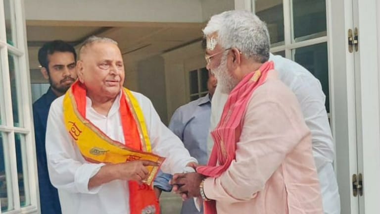 मुलायम से मिले स्वतंत्र देव सिंह, कल्याण की श्रद्धांजलि सभा में शामिल होने का दिया न्योता? UP Tak