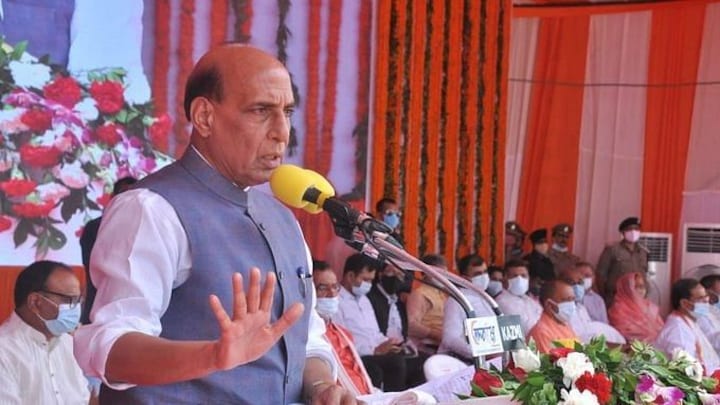 लखनऊ में राजनाथ सिंह क्यों बोले- ‘पोस्टर पर हमारी फोटो हो न हो, अटल की होनी चाहिए’ UP Tak