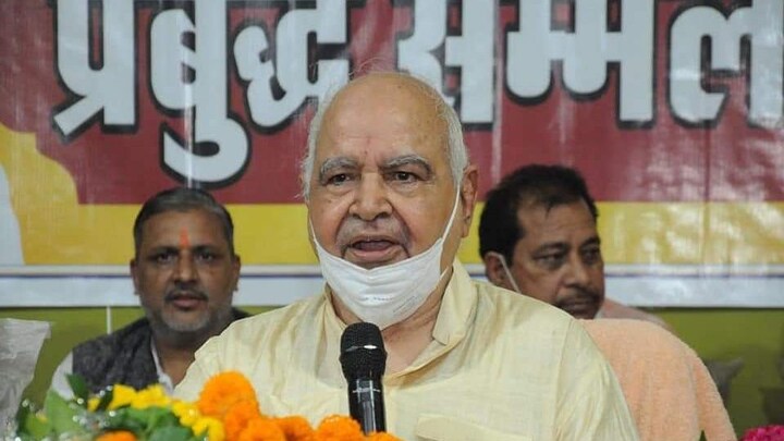 महात्मा गांधी और राखी सावंत के बीच तुलना कर घिरे यूपी विधानसभा अध्यक्ष, फिर दी सफाई UP Tak