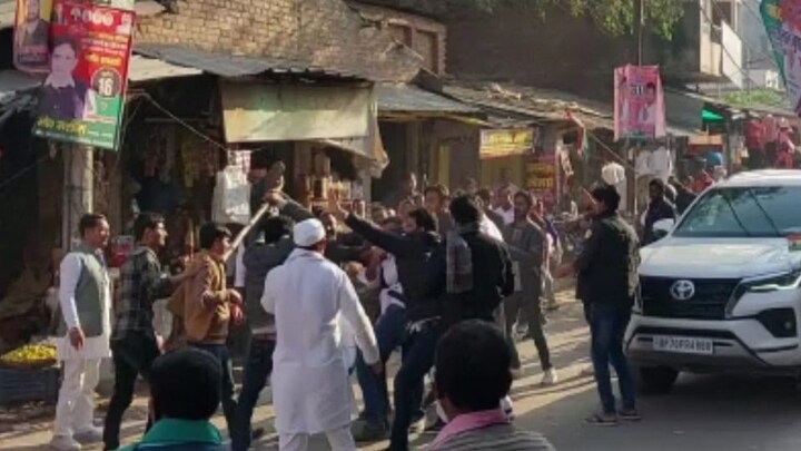 कौशांबी: ‘भारत जोड़ो यात्रा’ के दौरान भिड़े कांग्रेस कार्यकर्ता, जमकर चले लाठी-डंडे UP Tak