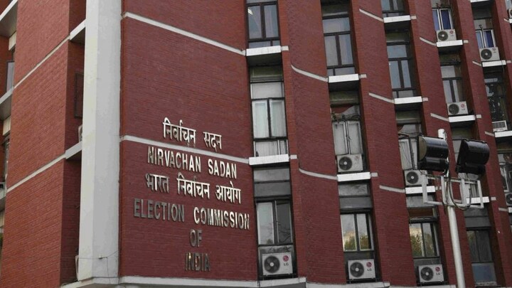 मैनपुरी उपचुनाव: सपा की शिकायत के बाद चुनाव आयोग हुआ सख्त, पुलिस से मांगा ये जवाब UP Tak