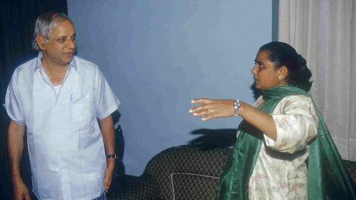 कांशीराम की पुण्यतिथि विशेष: जानें उस ‘संन्यासी’ की कहानी, जिसने बदल दी भारत की सियासत UP Tak