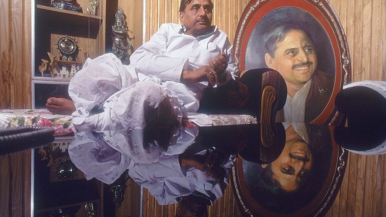 मुलायम सिंह यादव के सियासी किस्से! जब राजनीति के ‘गुरुओं’ पर ही दिखाया चरखा दांव का कमाल UP Tak
