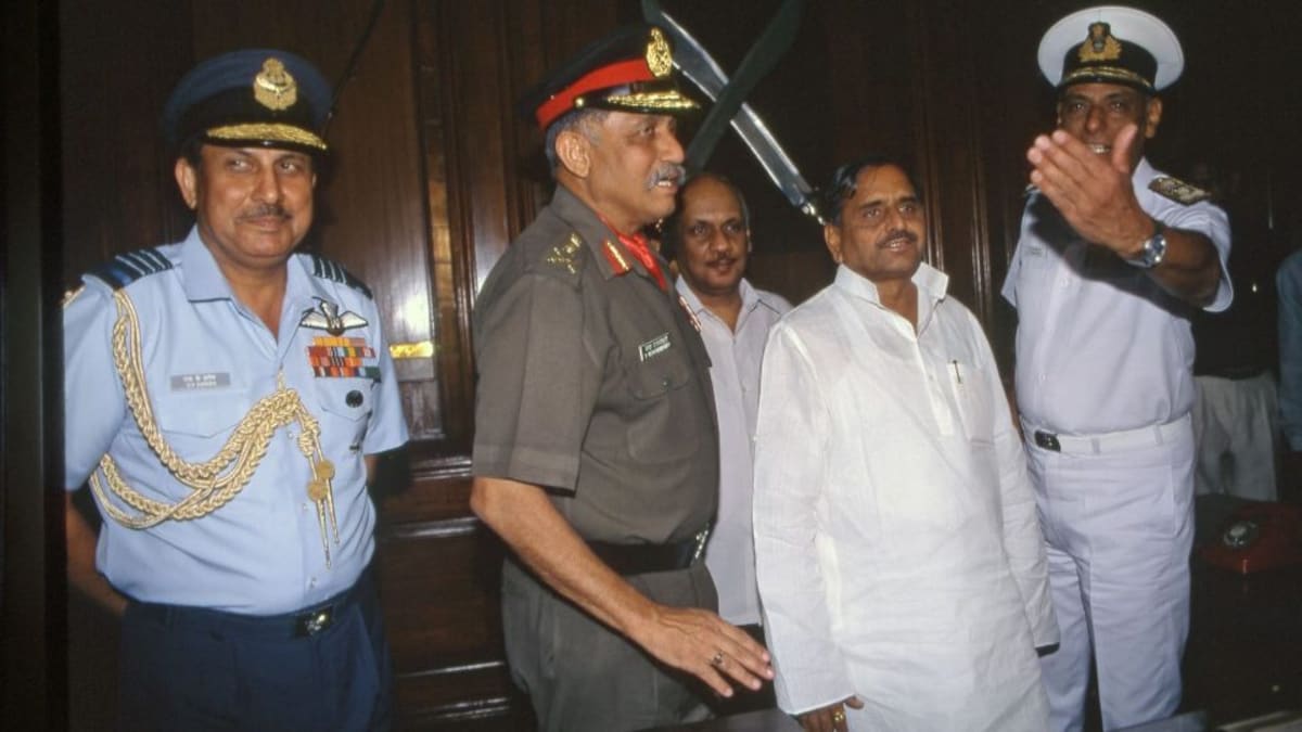मुलायम सिंह ने बतौर देश के रक्षा मंत्री कौन-कौन से काम किए? उनके बड़े फैसले क्या थे? जानें UP Tak