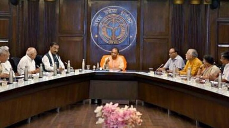 100 दिन बाद रिपोर्ट कार्ड पेश करने के लिए CM योगी मंत्रियों-विभागों को दिए ये टारगेट UP Tak