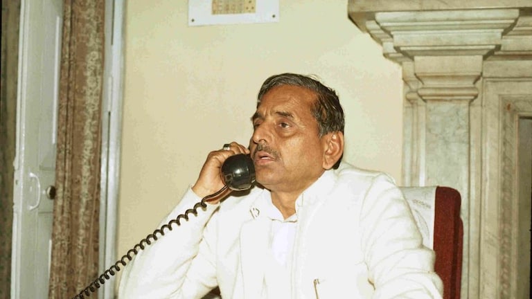 52 सालों का राजनीतिक करियर, 8 बार MLA, 7 बार MP, एक बार MLC भी, कहानी मुलायम सिंह यादव की UP Tak