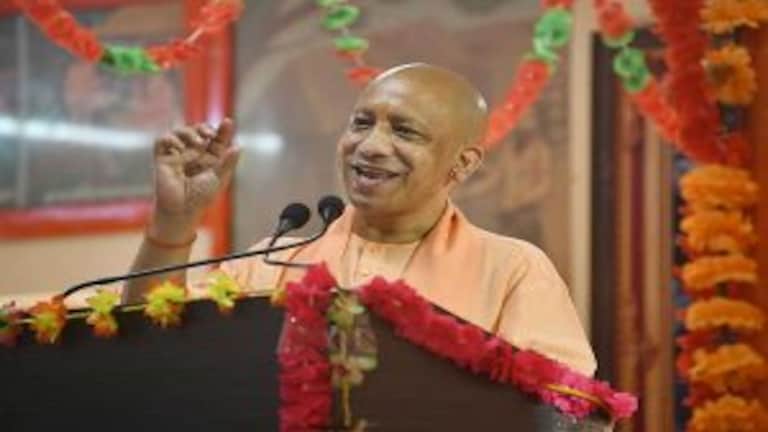 सामूहिक विवाह कार्यक्रम को संबोधित कर CM योगी बोले- आज मंत्री-विधायक बांटते हैं शादी-कार्ड UP Tak