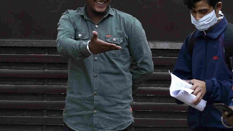 UP Budget: अगले 5 सालों में कितने टेबलेट-स्मार्टफोन बांटे जाएंगे? जानिए और क्या है खास UP Tak