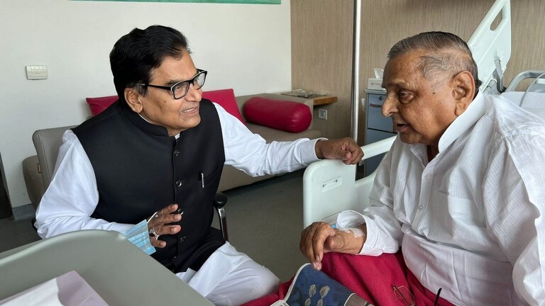 रामगोपाल यादव ने बताया अभी कैसी है मुलायम की तबीयत, पार्टी नेताओं को दिया सख्त निर्देश UP Tak