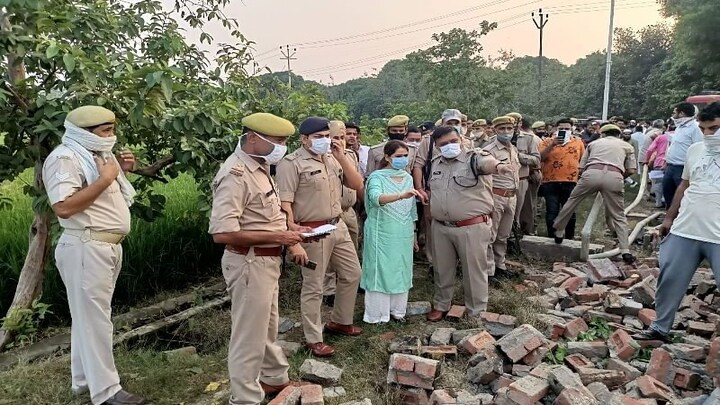 अवैध पटाखा फैक्ट्री में जोरदार धमाका, 4 की मौके पर ही मौत, 4 घायल UP Tak