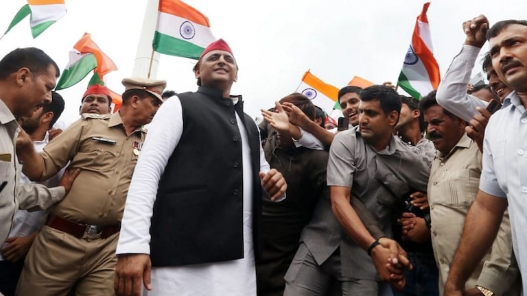 हमें आजादी के साथ चुनौतियां भी मिलीं, महंगाई चरम पर है, बेरोजगारी बढ़ती जा रही: अखिलेश यादव UPTak