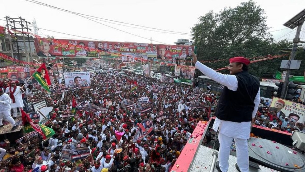 अखिलेश ने हाईटेक बस में निकाली ‘समाजवादी विजय यात्रा’, तस्वीरों में देखिए कैसा रहा जलवा UP Tak