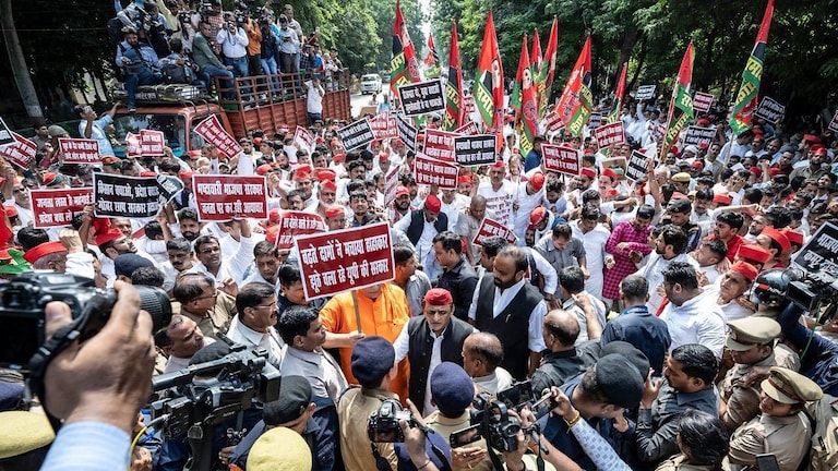 UP विधानसभा मॉनसून सत्र Live: क्या SP ने पैदल मार्च की ली थी परमिशन? ADG ने बताई ये बात UP Tak