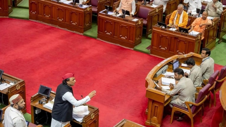 योगी सरकार का अपराधों में भारी कमी का दावा, अखिलेश ने पुलिस की कार्यशैली पर सवाल उठाए UPTak