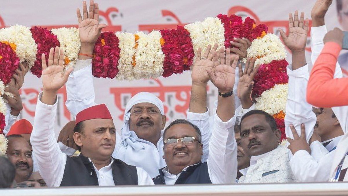 जेवर एयरपोर्ट: अखिलेश का तंज, क्या चप्पल वाला गरीब हवाई जहाज तक पहुंच पाया? UP Tak