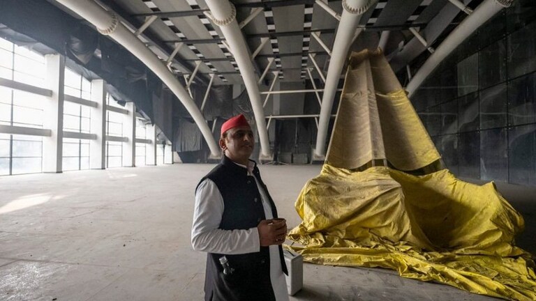 अखिलेश की जेब में बोतल? CM योगी ने भाषण में किया ‘स्वीडन’ वाला जिक्र, क्या है पूरा मामला UP Tak