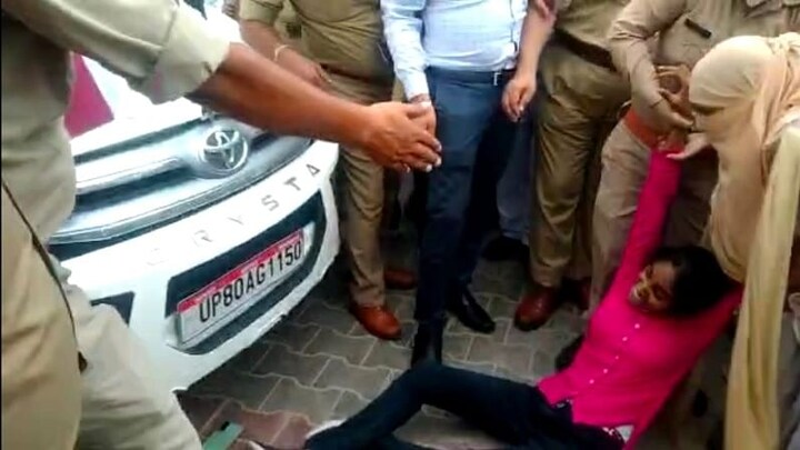 फिरोजाबाद: बहन के इलाज के लिए अफसर की गाड़ी के सामने लेटी लड़की, फिर भी नहीं बच पाई जान UP Tak