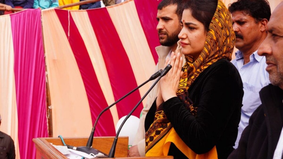 ‘मैं परिवार संभाल रही, जयंत जी पार्टी’, पति को जिताने के लिए पत्नी चारू उतरी मैदान में UP Tak