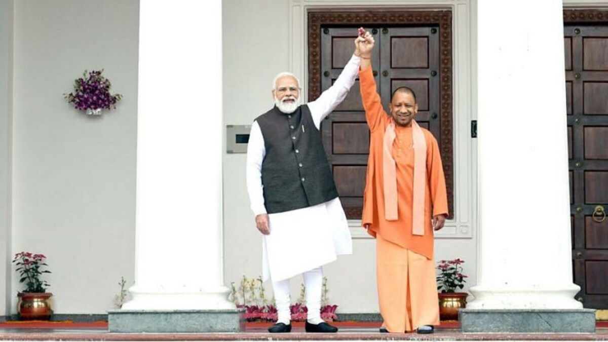 PM मोदी के साथ तस्वीर ट्वीट कर CM योगी बोले- ‘डटे हुए हैं राष्ट्रधर्म पर सीना ताने…’ UP Tak