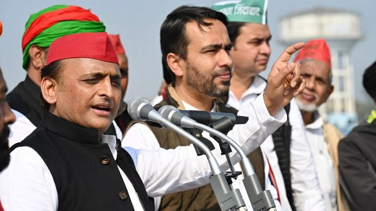 ‘परिवार वाला व्यक्ति झोला लेकर नहीं भागेगा’, PM मोदी के बयान पर अखिलेश ने किया पलटवार UP Tak
