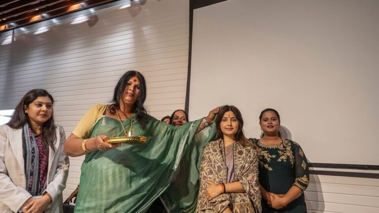 सादगी से मनाया गया समाजवादी पार्टी की सांसद डिंपल यादव का जन्मदिन UP Tak