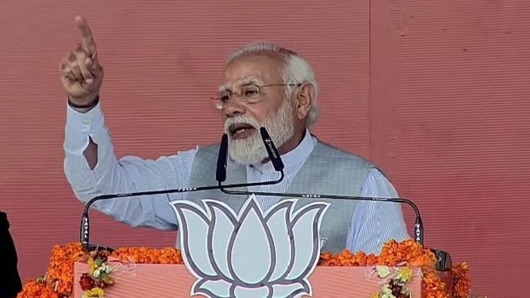 UP इलेक्शन: PM बोले- ‘इस बार का चुनाव घोर परिवारवादियों और घनघोर राष्ट्रभक्तों के बीच’ UPTak