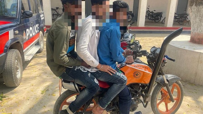 औरेया: बाइक की नंबर प्लेट पर लिखा था ‘बोल देना पाल साहब आये थे’, पुलिस ने किया ये हाल UP Tak