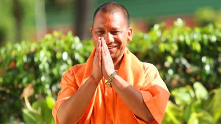 उत्तराखंड दौरे के दूसरे दिन सीएम योगी ने परिचितों को नाम से पुकार उनका हालचाल जाना UP Tak