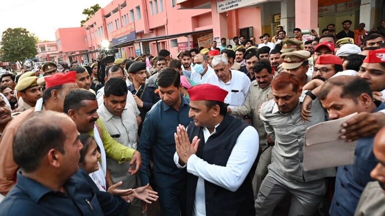 ललितपुर: सामूहिक रेप पीड़िता के परिजनों से मिले अखिलेश यादव, सरकार पर साधा निशाना UP Tak