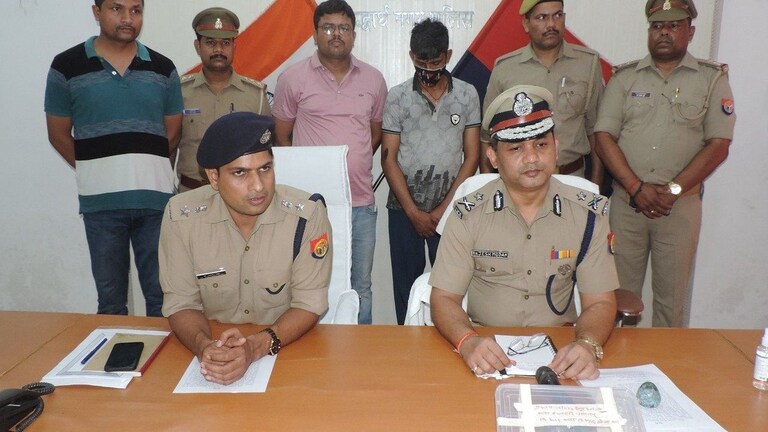 सिद्धार्थनगर: पुलिस दबिश के दौरान महिला की मौत मामले में एक व्यक्ति गिरफ्तार UP Tak