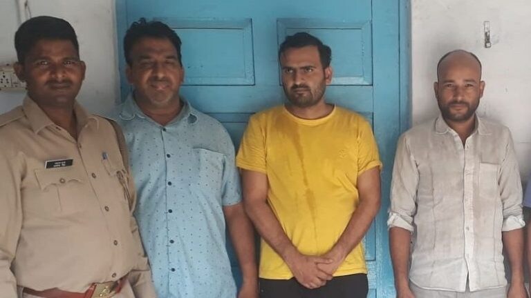 स्टेशन पर हुई मुलाकात, फिर महिला को लेकर होटल गया, जोर-जबरदस्ती नाकाम होने पर मारकर भागा UP Tak