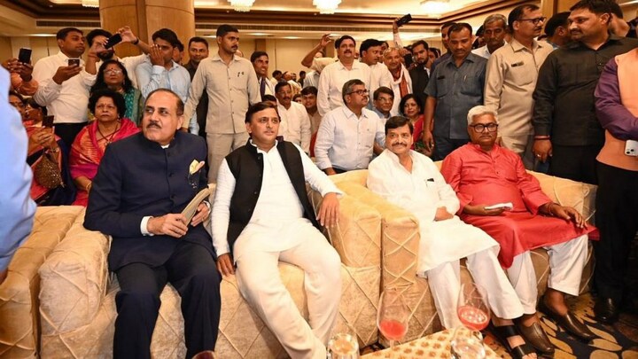 तल्खियों के बीच अखिलेश ने चाचा शिवपाल के साथ ट्वीट की फोटो, जानें क्या चल रहा दोनों के बीच UP Tak