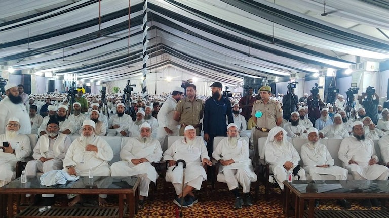 देवबंद: जमीयत ने कहा- ‘सरकार के संरक्षण में बहुसंख्यक समुदाय के दिमाग में जहर घोला जा रहा’ UP Tak