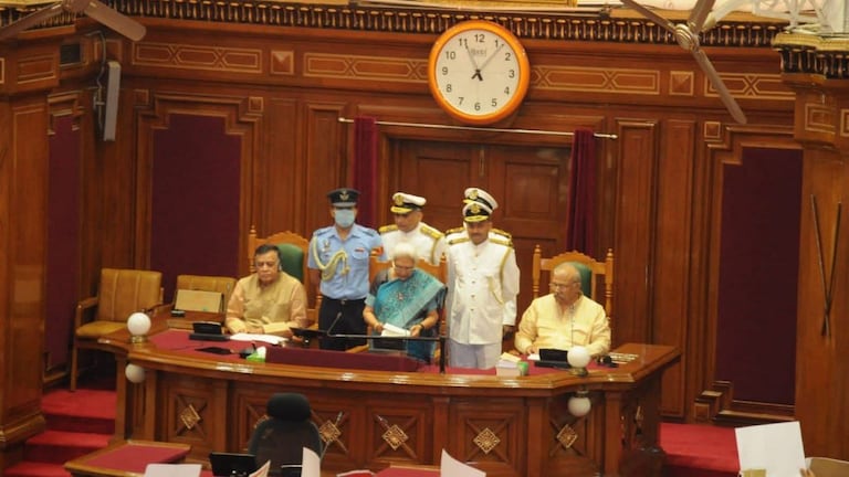 यूपी जल्द ही 5 इंटरनेशनल एयरपोर्ट वाला देश का एक मात्र राज्य बन जाएगा: आनंदीबेन पटेल UP Tak