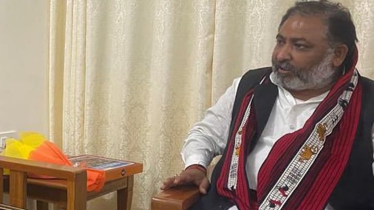 UP के परिवहन राज्य मंत्री ने बस से लखनऊ से बलिया तक की यात्रा, लोगों से लिया फीडबैक UP Tak