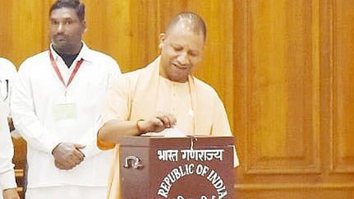 UP में राष्ट्रपति चुनाव के लिए मतदान जारी, 1 बजे तक CM योगी समेत 382 विधायकों ने डाला वोट UP Tak