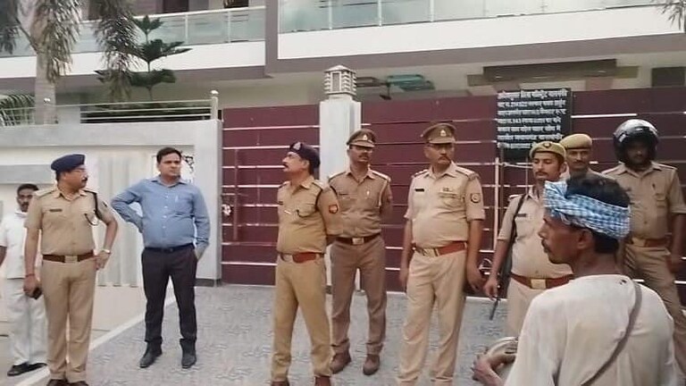 बाराबंकी: SP विधायक धर्मराज यादव के भाई का मकान गैंगस्टर अधिनियम के तहत कुर्क, ये है आरोप UP Tak