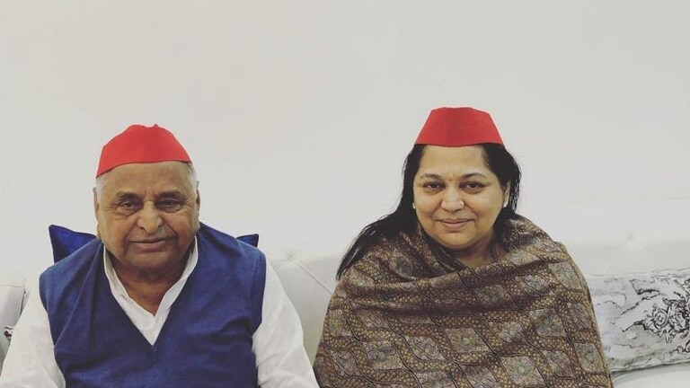 CM योगी ने सपा संरक्षक मुलायम सिंह से की मुलाकात, उनकी पत्नी के निधन पर शोक व्यक्त किया UP Tak