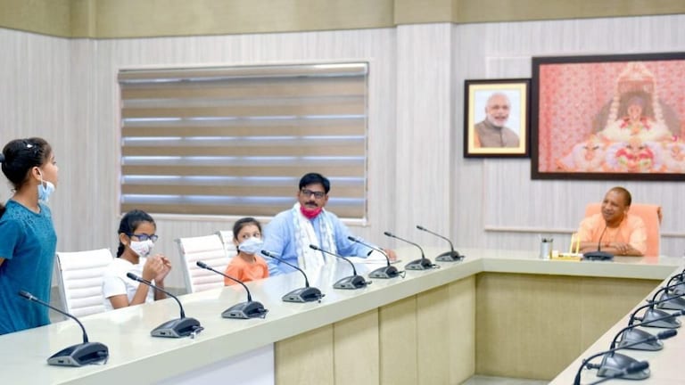 जेवर MLA से मिलने के बाद बदली रोलर स्केटिंग खिलाड़ियों की किस्मत, CM योगी ने दिया ये भरोसा UP Tak