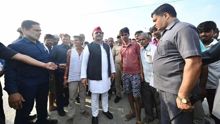 बुंदेलखंड एक्सप्रेसवे पर अखिलेश बोले- ‘यहां अभी भी काम चल रहा है, रेवड़ी उद्घाटन हुआ है’ UP Tak