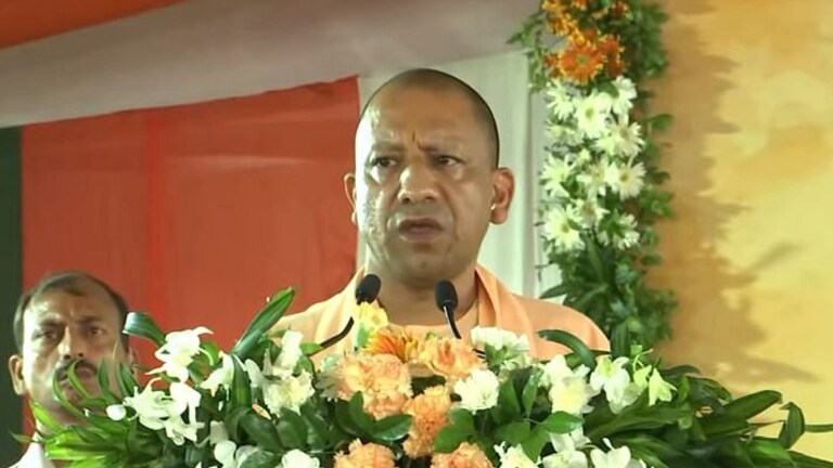 UP: सीएम योगी ने प्रदेश में स्वाइन फ्लू और मंकी पॉक्स को लेकर दिए ये निर्देश UP Tak