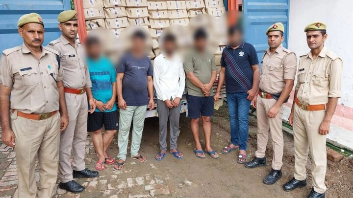 शामली: हरियाणा से लाई गई 18 लाख रुपये मूल्य की अवैध शराब जब्त, पांच तस्कर गिरफ्तार UP Tak