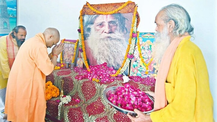 यूपी सीएम योगी ने दी परमहंस रामचंद्र दास को श्रद्धांजलि UP Tak