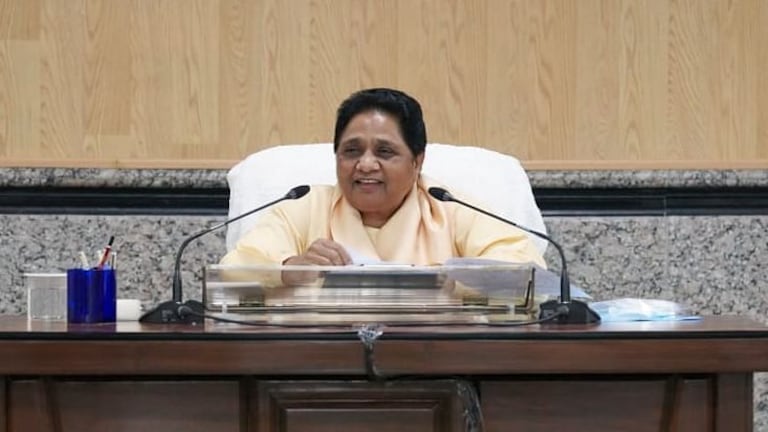 देशवासियों को घरों में तिरंगा लगाकर अपनी खुशी का प्रदर्शन जरूर करना चाहिए: मायावती UP Tak